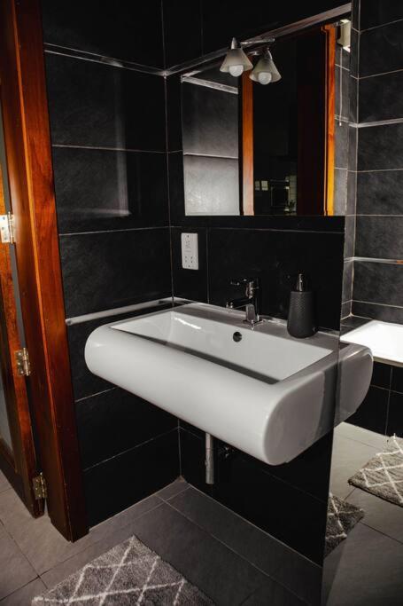 Seafront Two Bedroom Apartment Saint Julian's 외부 사진