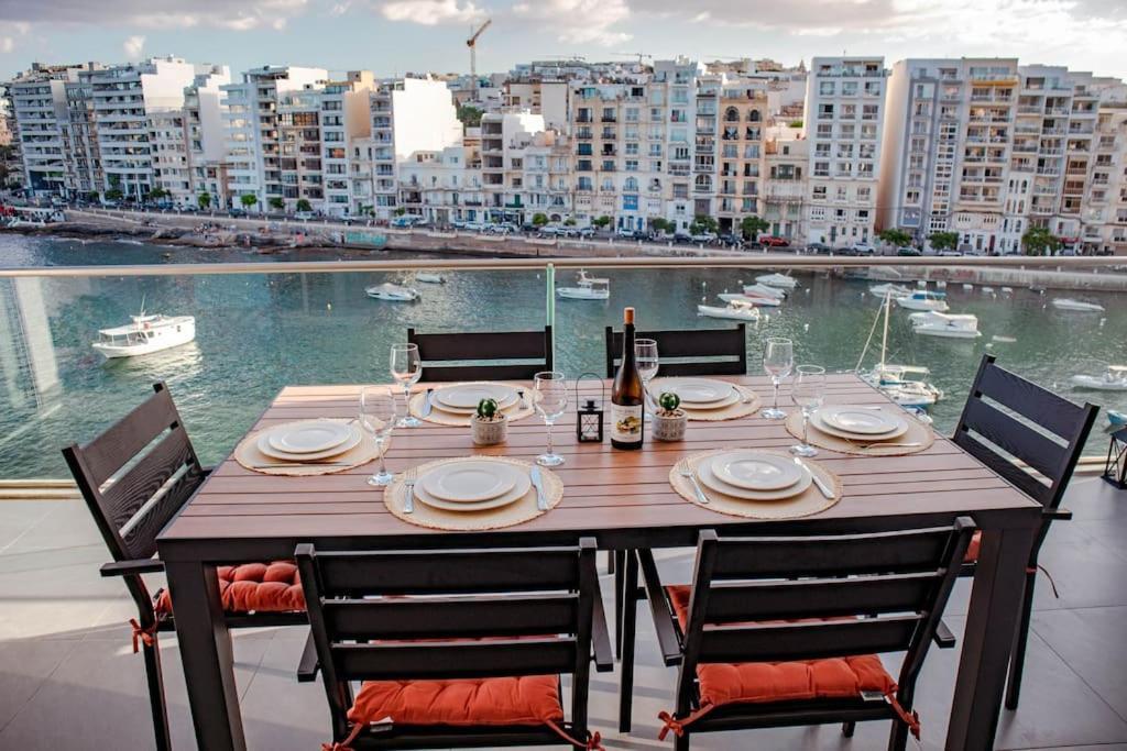 Seafront Two Bedroom Apartment Saint Julian's 외부 사진