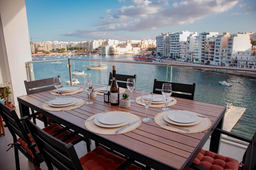 Seafront Two Bedroom Apartment Saint Julian's 외부 사진