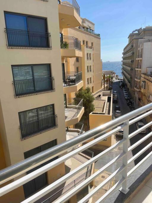 Seafront Two Bedroom Apartment Saint Julian's 외부 사진