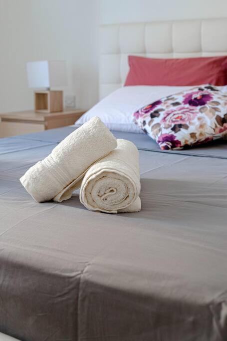 Seafront Two Bedroom Apartment Saint Julian's 외부 사진