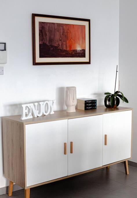 Seafront Two Bedroom Apartment Saint Julian's 외부 사진