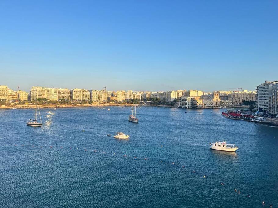 Seafront Two Bedroom Apartment Saint Julian's 외부 사진