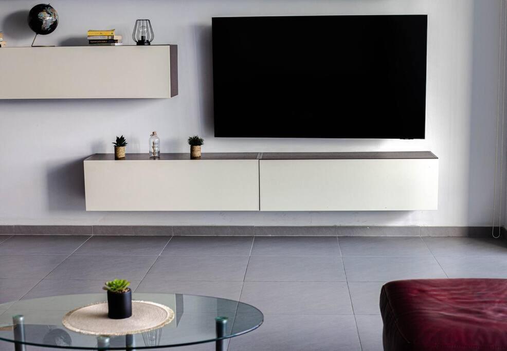 Seafront Two Bedroom Apartment Saint Julian's 외부 사진